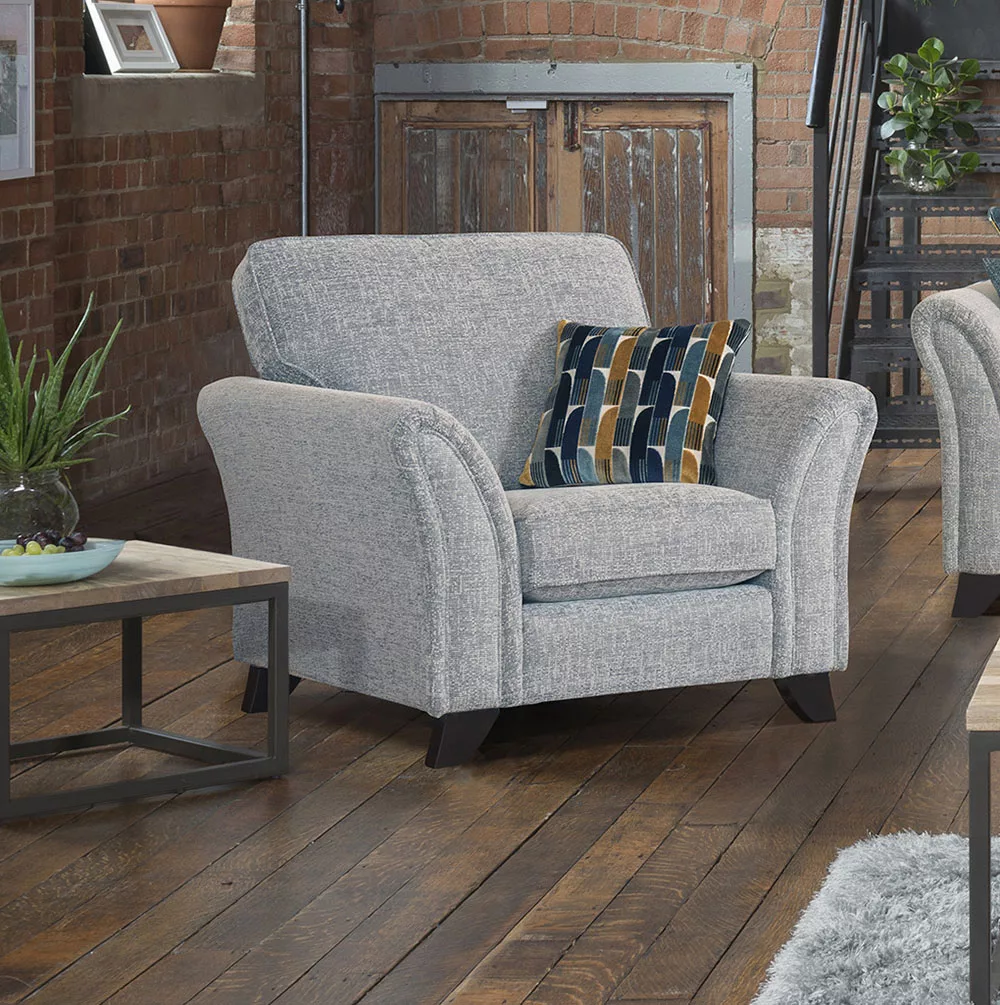 Evelyn Chair 